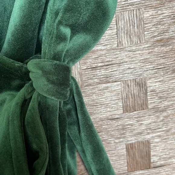 Emerald Velvet Wrap Top with Embroidered Rose – Size Large - Picture 5 of 7